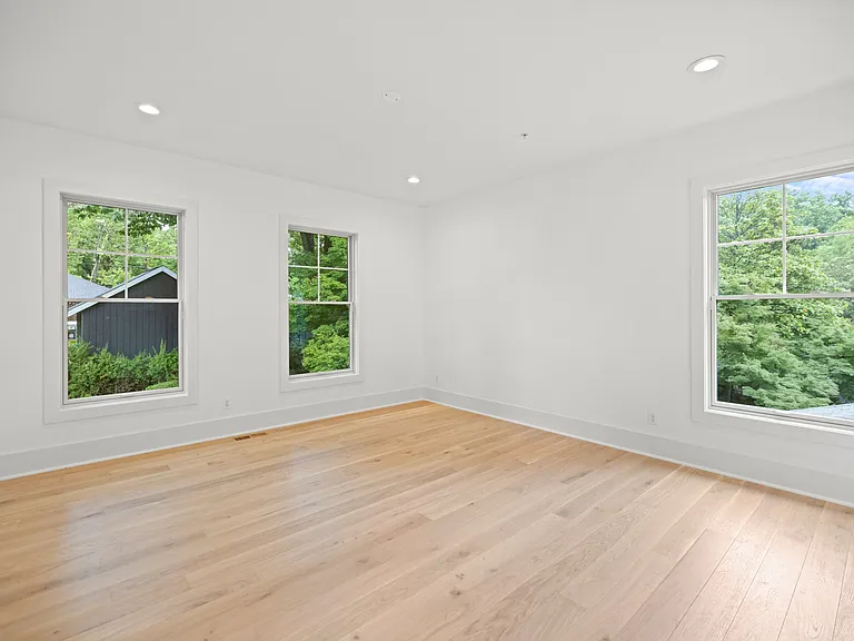 8609 Woodbrook Ln — Photo 30