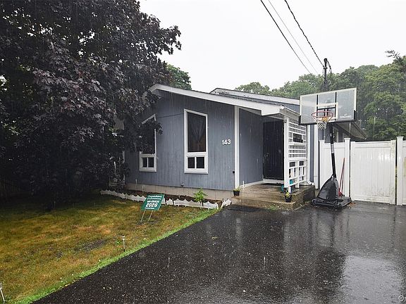 2nd image of 143 Meadowmere Avenue