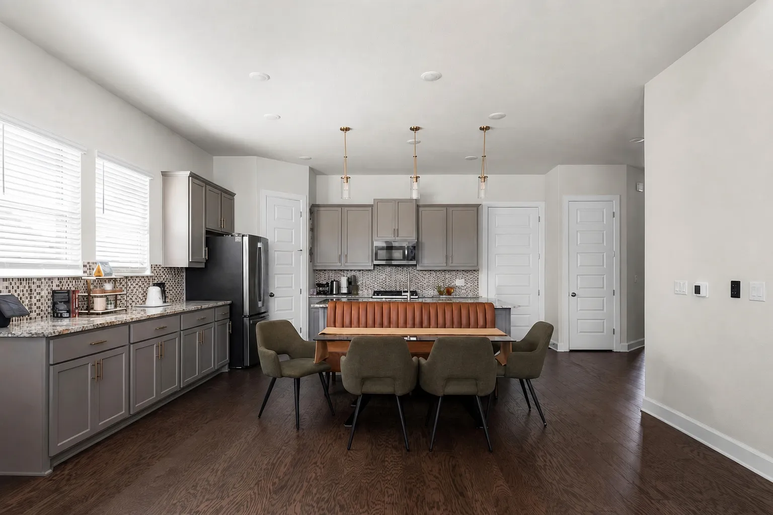 4 bed, 2392 sqft, $3,200 — Photo 2