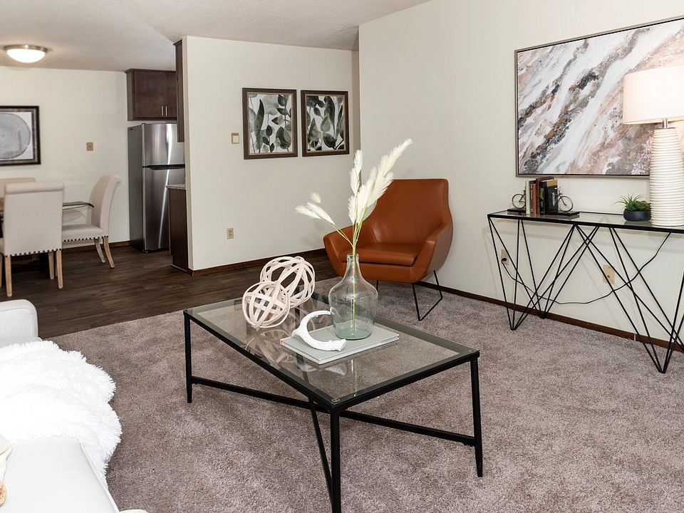 Burnsville Parkway Apartments 1701 W Burnsville Pkwy Burnsville MN