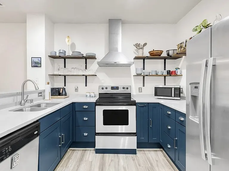 571 S Mobile Pl — Photo 8