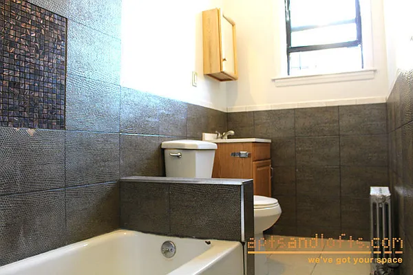 Rented by aptsandlofts.com | media 4