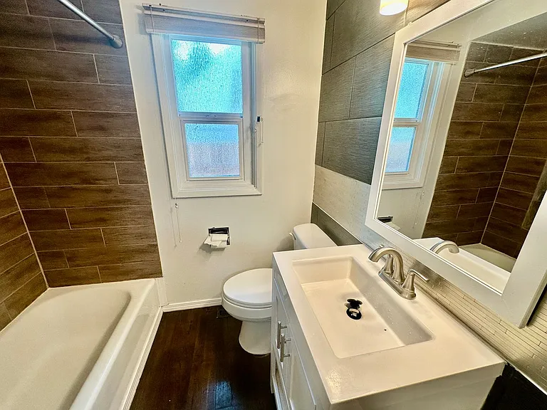 3907 E 11th Ave — Photo 12