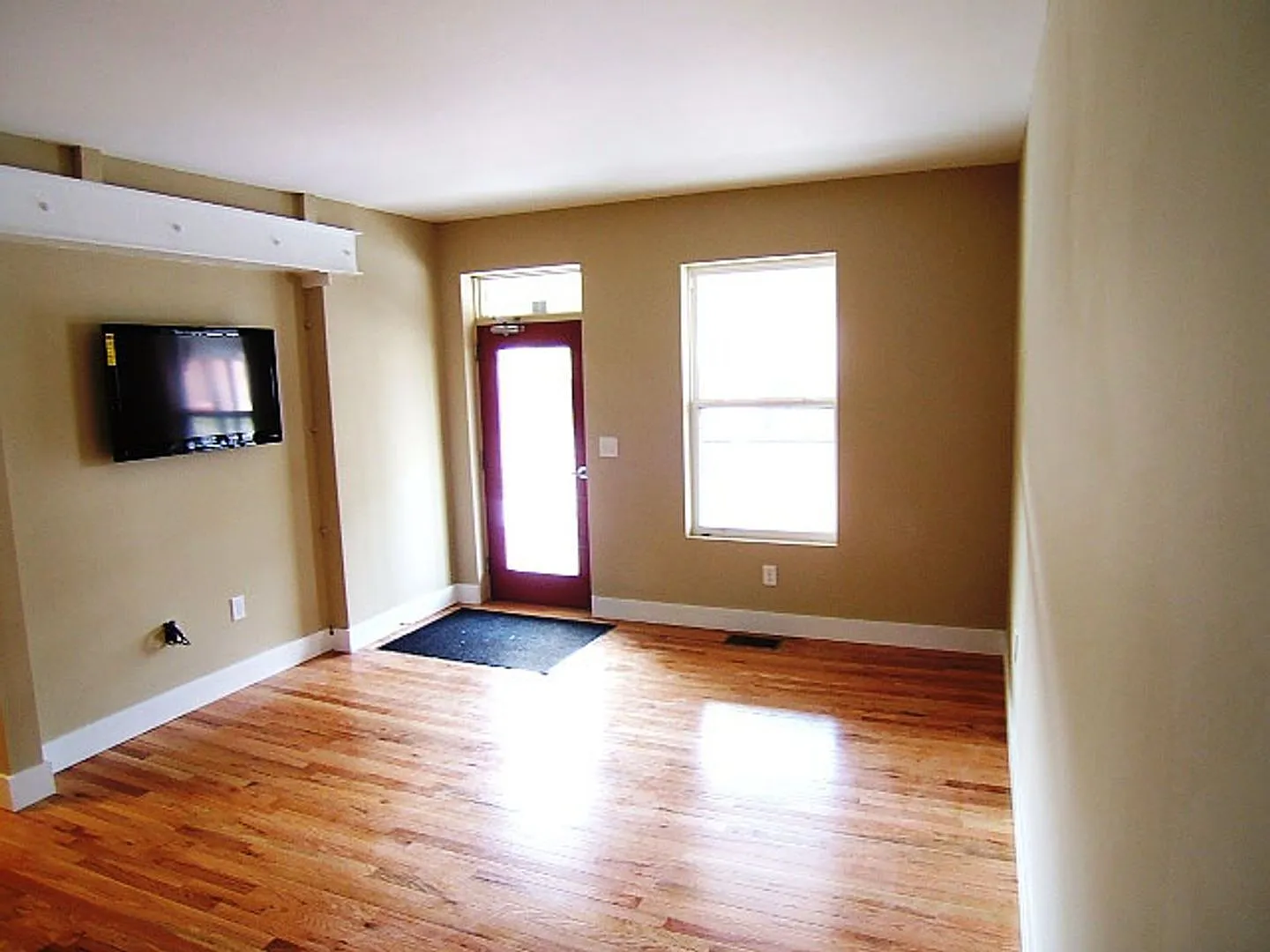 3 bed, 1.0 bath, $2,255 — Photo 2