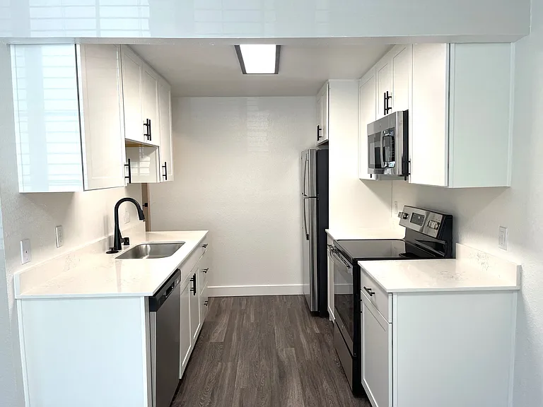 Bridlewood — Photo 2