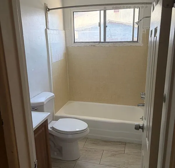 11433 Emelita St #2 — Photo 4