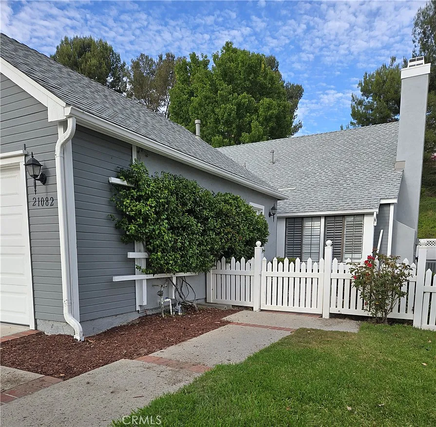 2 bed, 1224 sqft, $4,100 — Photo 2