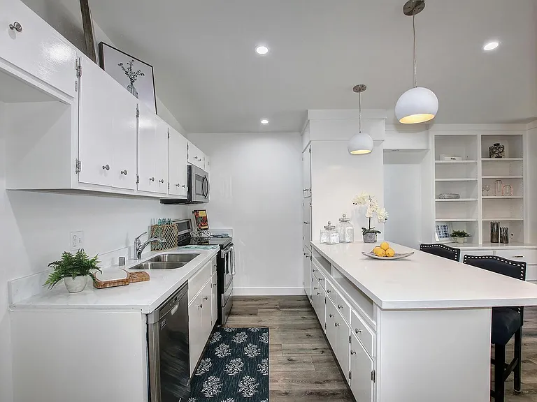 Kitchen (fridge not pictured)