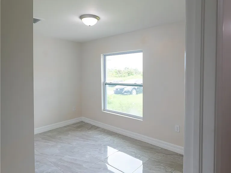 941 Jaguar Blvd — Photo 12
