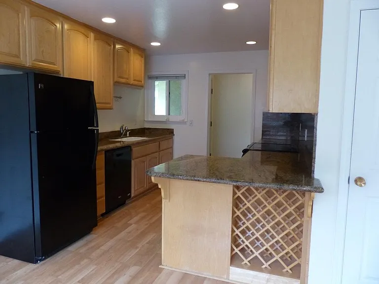 1548 Heron Ave — Photo 4