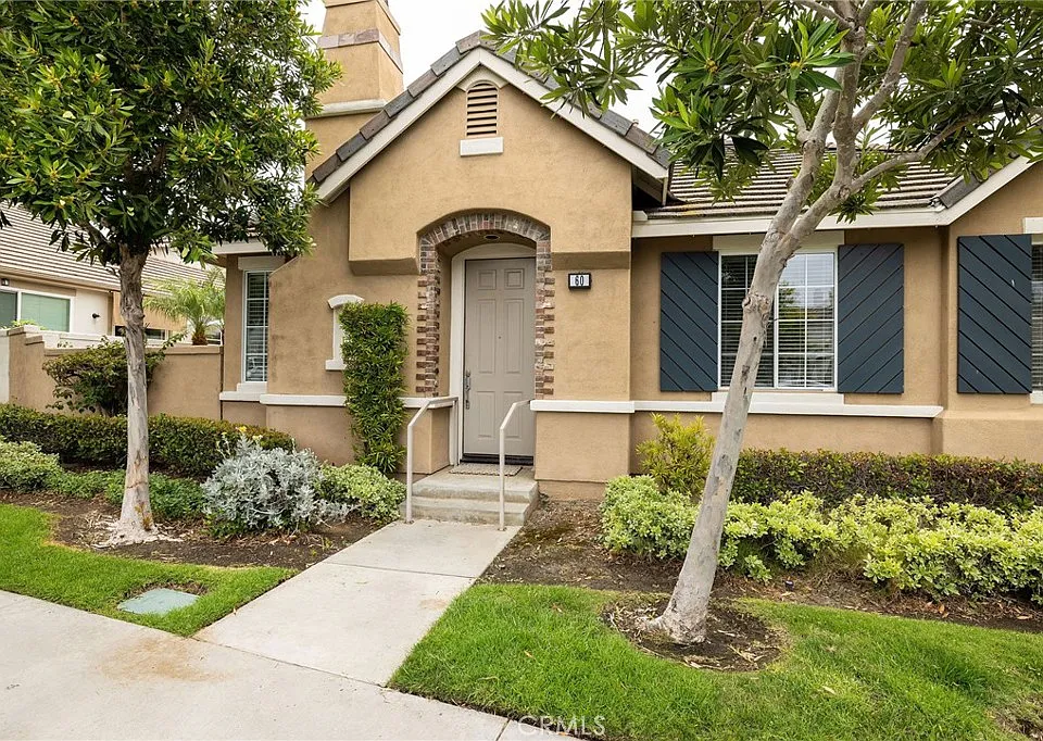 60 Seacountry Ln