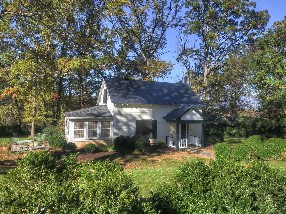 Enchanting farm cottage close to nature
