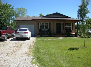 30 Pinewood Dr, Winfield, MO 63389