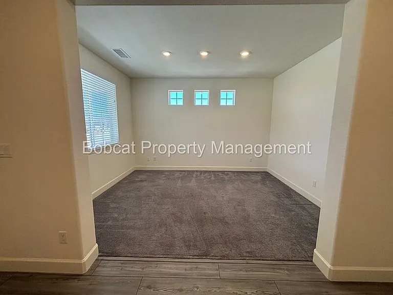 1097 Dapple Dr — Photo 3