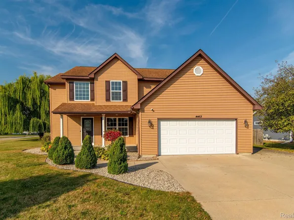 4453 E Lakecress Dr, Saginaw, MI 48603