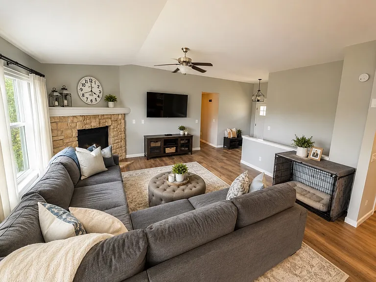 W143N9638 Amber Dr — Photo 4