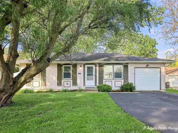 1815 Beach Rd, McHenry, IL 60050
