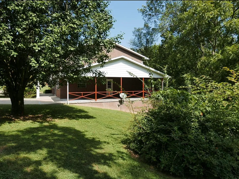 8 Bates Dr