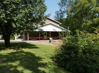 8 Bates Dr, Huntington, WV 25705