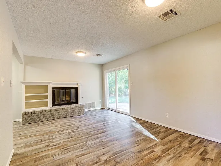 1603 Sheffield Dr — Photo 4