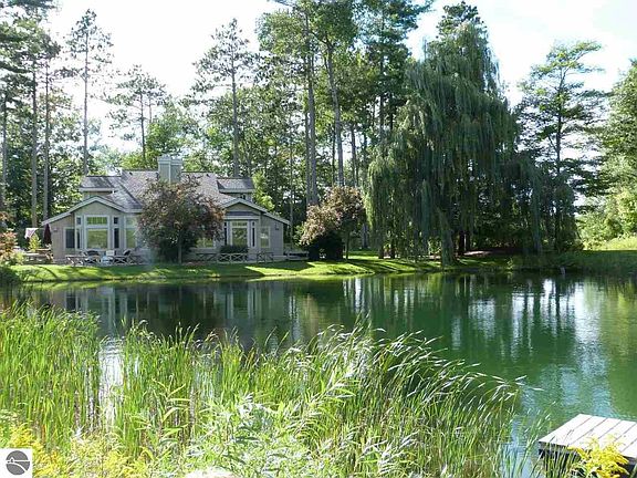 4th image of 42 Willow Park Dr