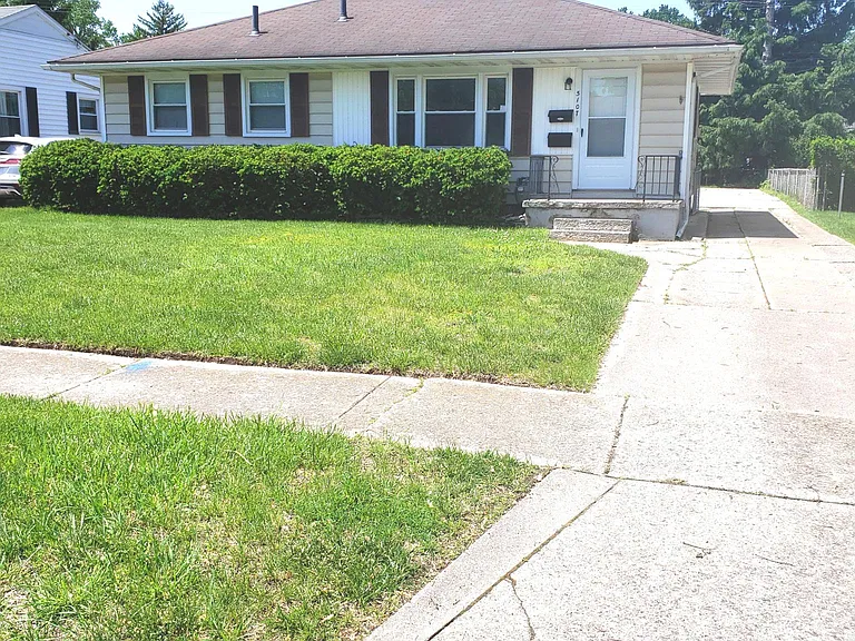 5107 Sheila Dr — Photo 1