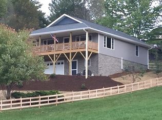 72 Country Ln, Waynesville, NC 28785