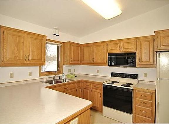 4th image of 705 Columbus Ave S