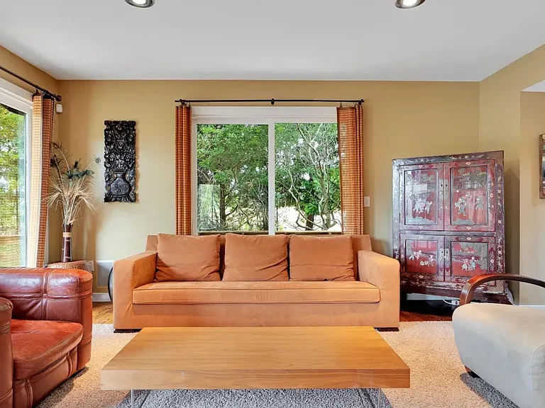 37 Gardiners Bay Dr — Photo 8