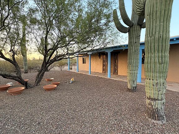 2nd image of 7450 N Sunshine Hills Trl