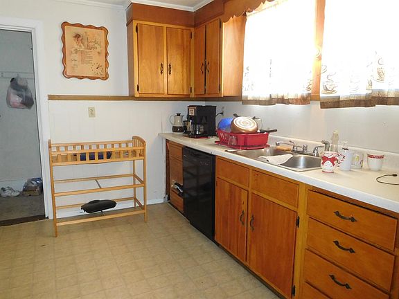 4th image of 62 Owego St