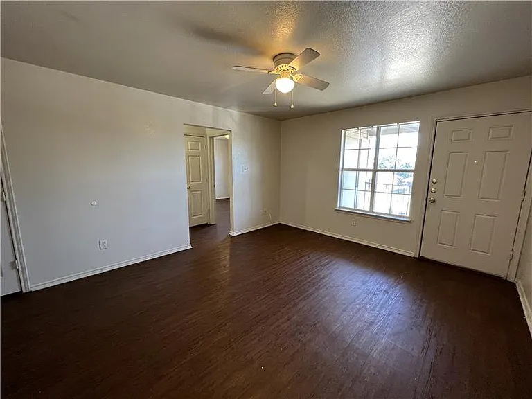 3407 Toledo Dr #D — Photo 3