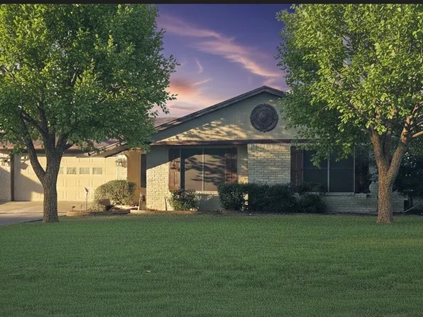 426 Everest Dr, Cedar Hill, TX 75104