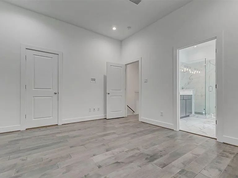 5859 Dolores St — Photo 13