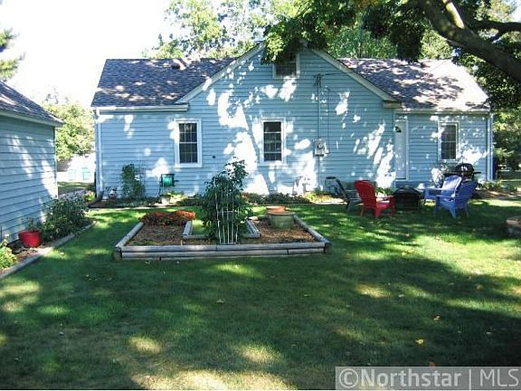 2nd image of 144 Walnut St S