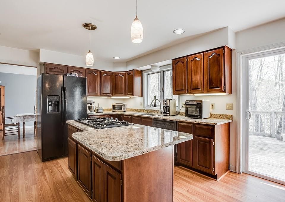 324 Rawson St, Leicester, MA 01524 Zillow