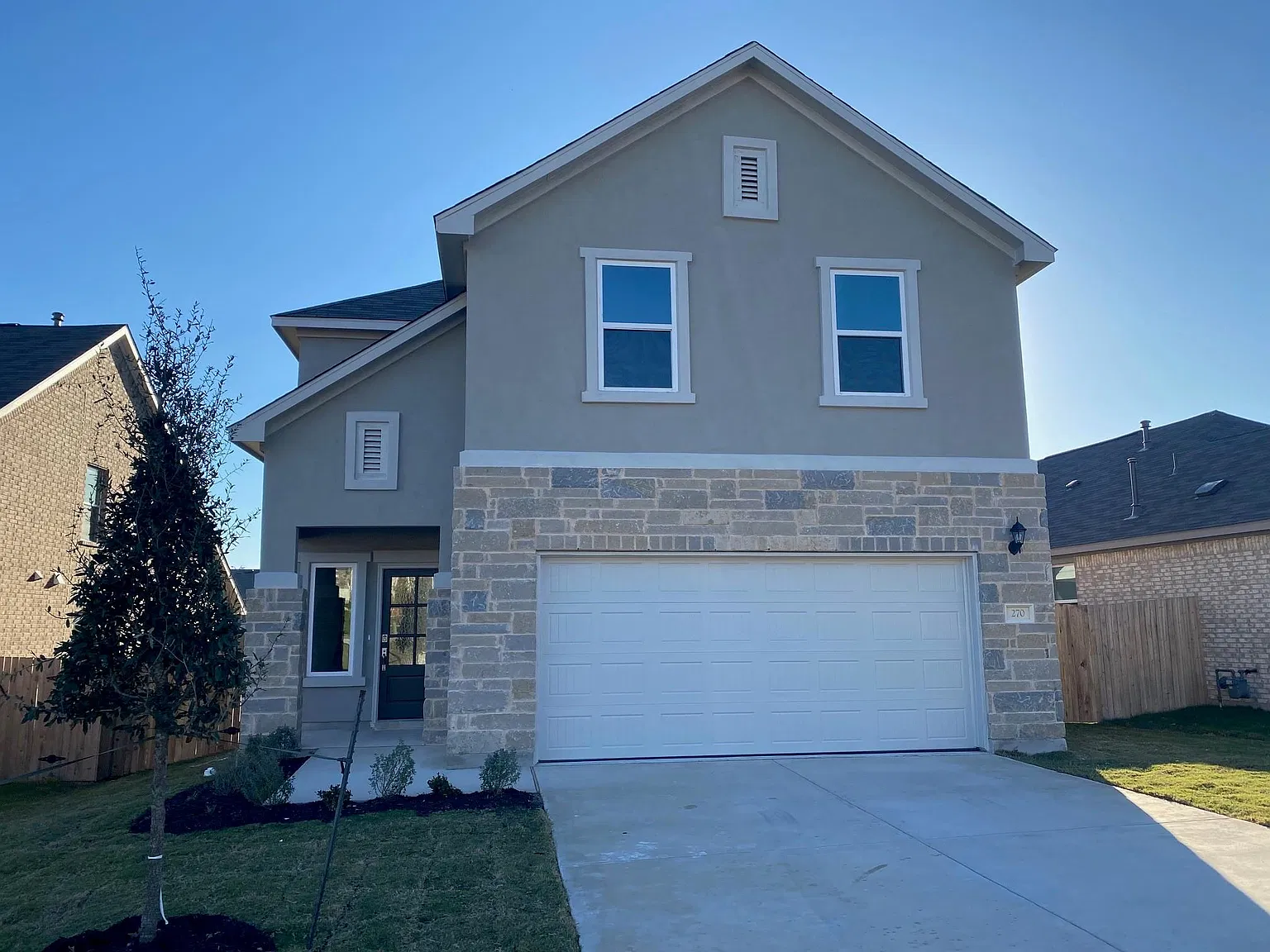 4 bed, 2.5 bath, 2161 sqft, $2,350 — Photo 3