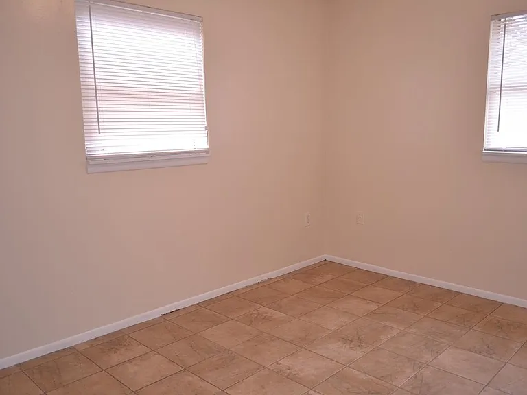3102 W Varn Ave #B — Photo 6