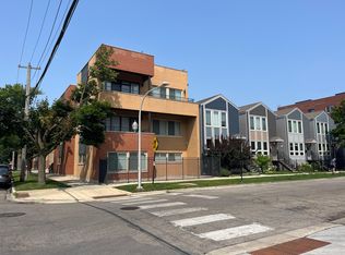 3900 W Cortland St APT 2E, Chicago, IL 60647