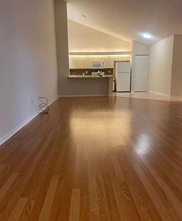 5th image of 1230 Summit Place Cir APT C