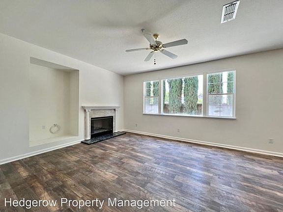 4th image of 67 Summerbrooke Cir