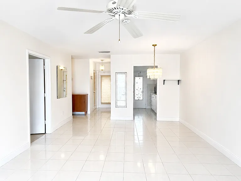 2200 Diana Dr #410 — Photo 4