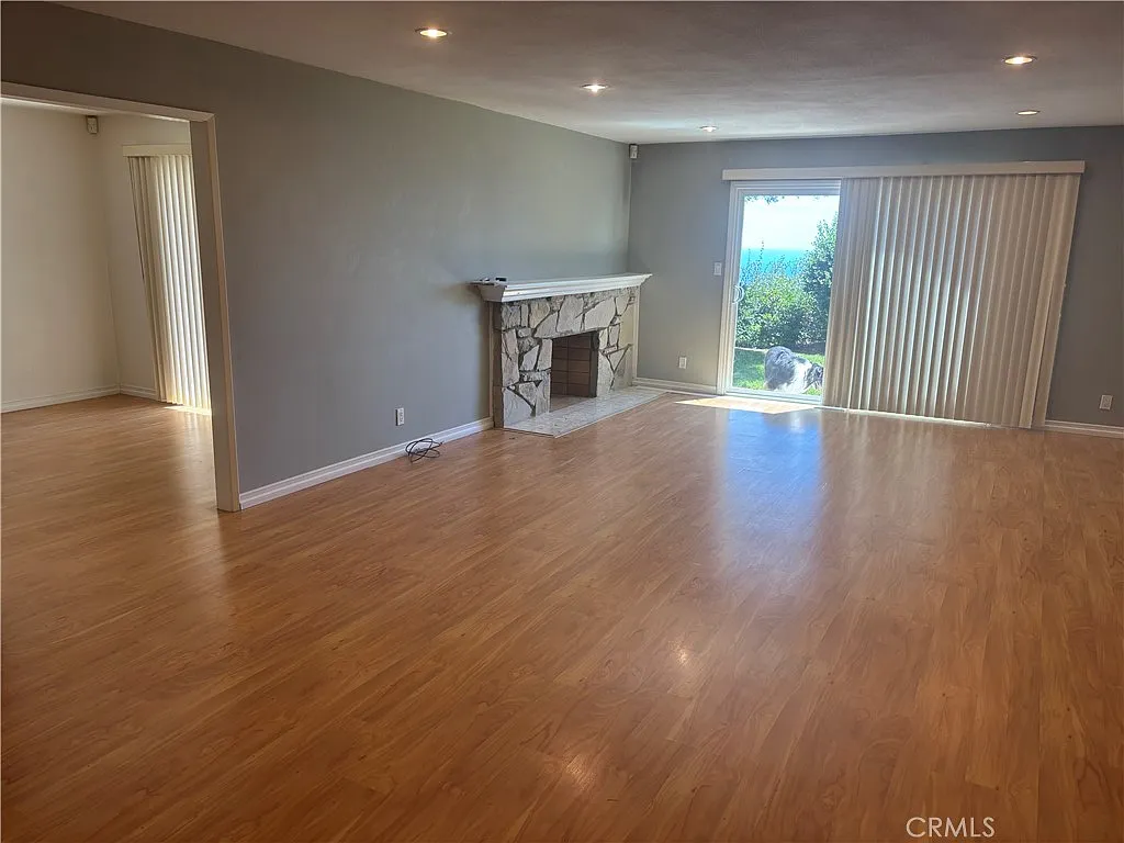 4 bed, 2615 sqft, $6,900 — Photo 4