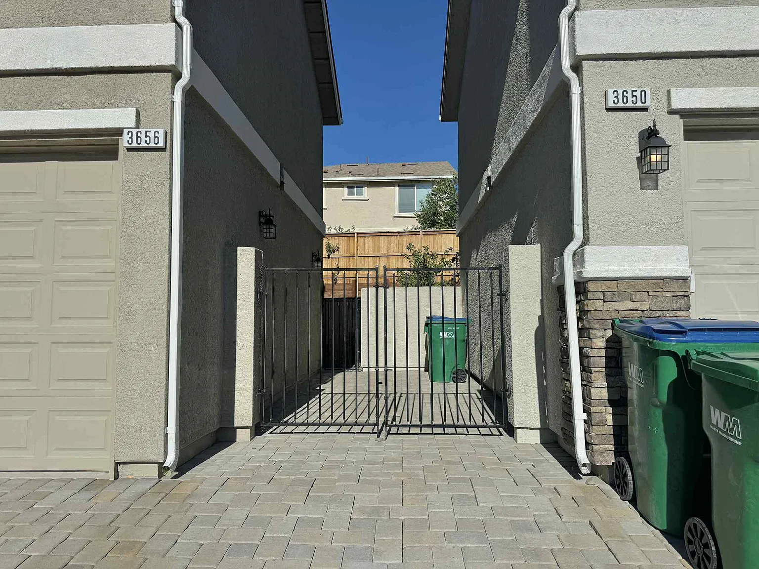 3 bed, 2.5 bath, 1281 sqft, $2,520 — Photo 2