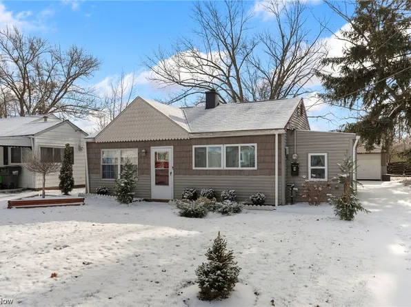 62 Grandmere Dr, Bedford, OH 44146