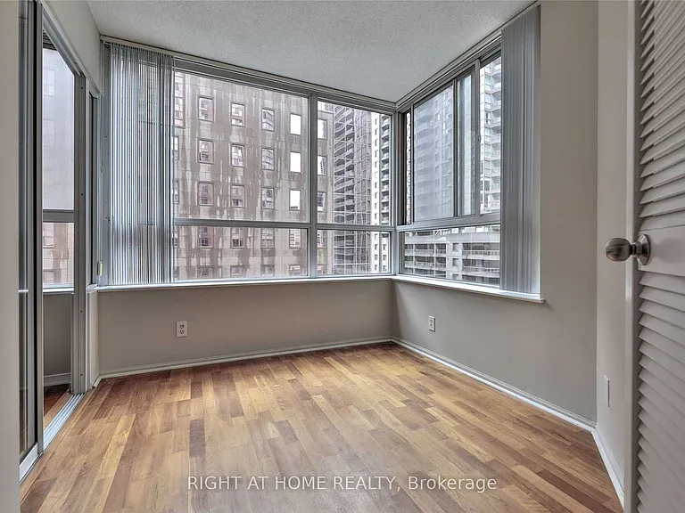 717 Bay St #906 — Photo 11