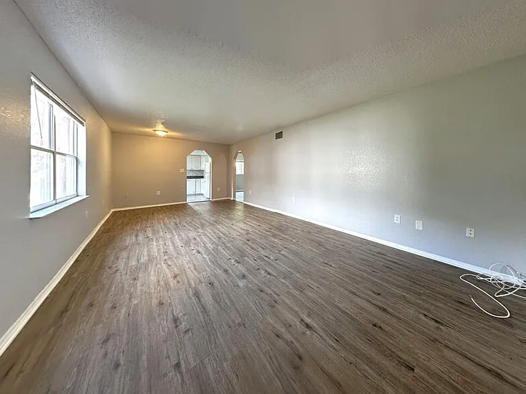 4725 39th Ave N #101 — Photo 6