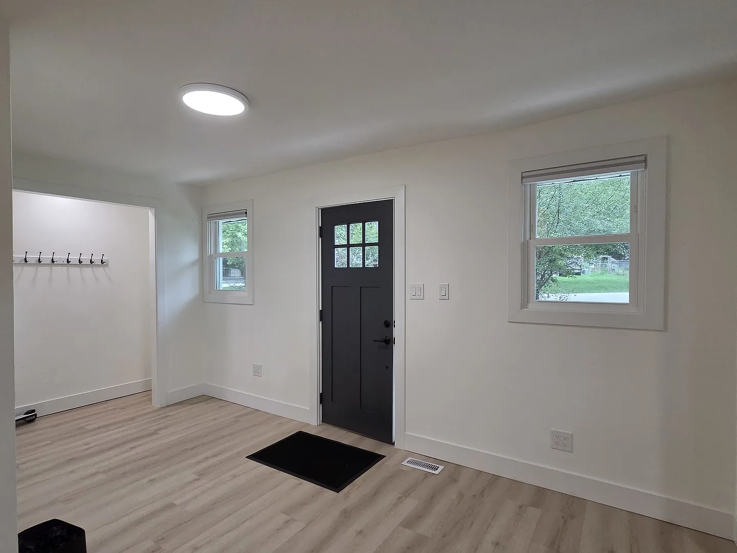 4 bed, 2676 sqft, $2,995 — Photo 2