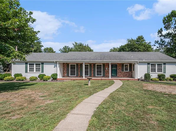 328 S Wabash Cir, Olathe, KS 66061