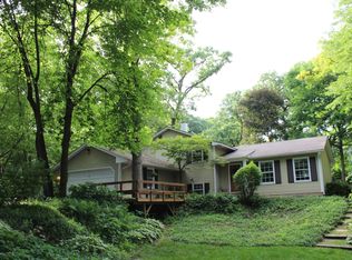 39W328 Campton Hills Dr, St Charles, IL 60175